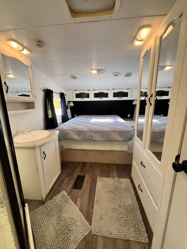 2005 Cougar  High Country 285