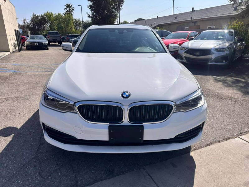 2019 BMW 5 Series 530e photo 3