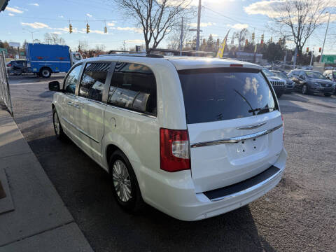2014 Chrysler Town and Country Limited