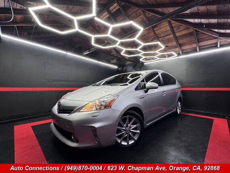 2014 Toyota Prius v Five