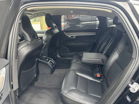 2023 Volvo S90 B6 Plus