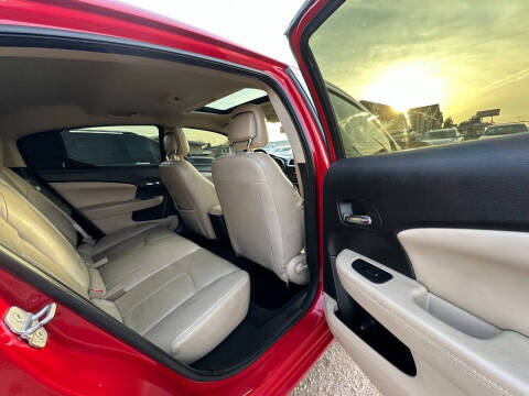 2011 Dodge Avenger Lux