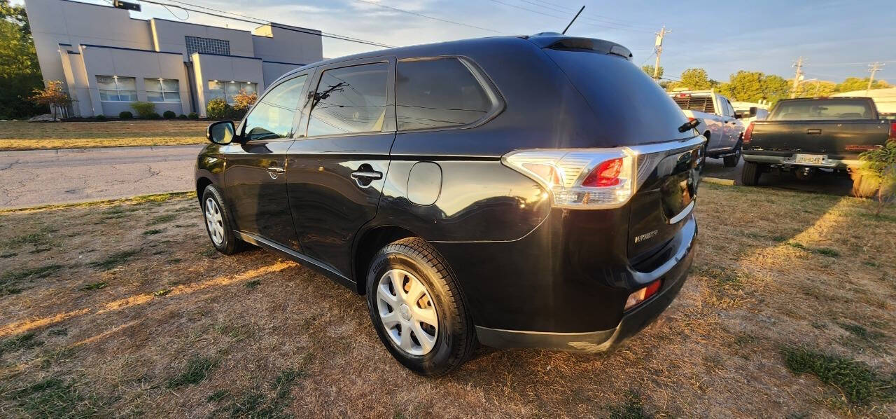 2014 Mitsubishi Outlander for sale at URIEL's AUTOMOTIVE LLC in Middletown, OH