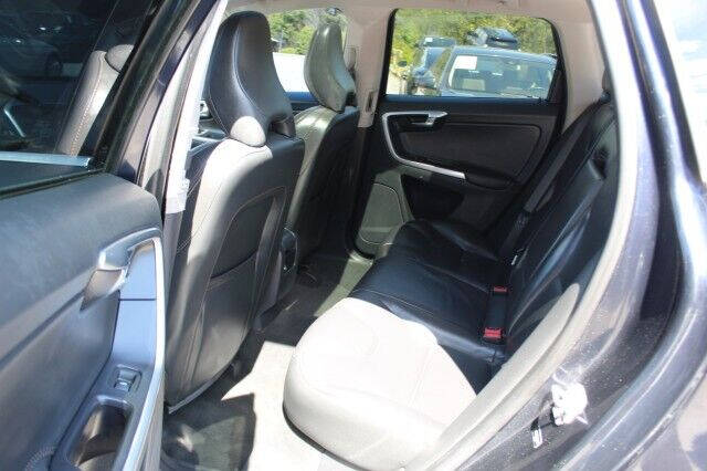 2017 Volvo XC60 T5 Dynamic