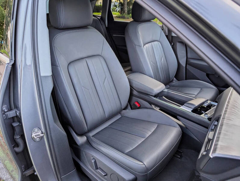 2021 Audi e-tron quattro Premium