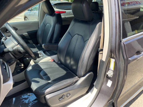 2020 Chrysler Pacifica Touring L