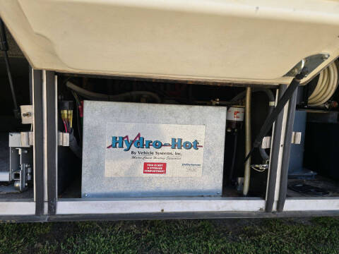 2004 Country Coach Magna