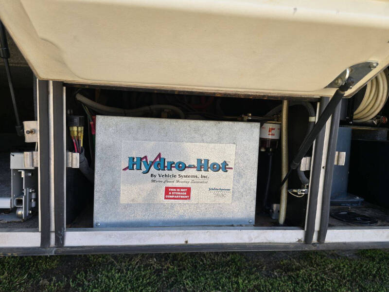 2004 Country Coach Magna