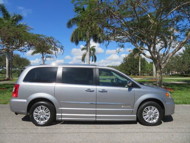 2013 Chrysler Town and Country Limited