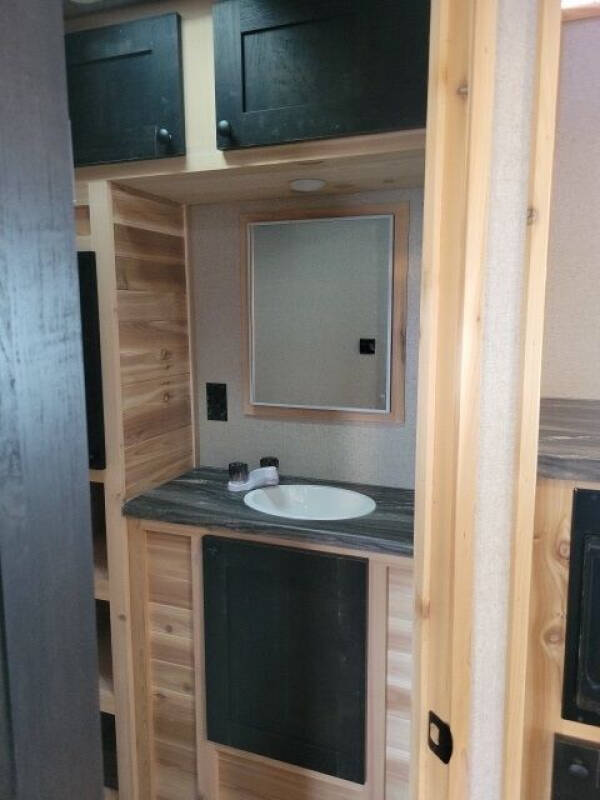 2024 Glacier 17 RB LE