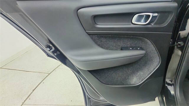 2024 Volvo XC40 B5 Plus Dark Theme