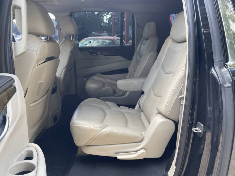 2018 Cadillac Escalade ESV Luxury