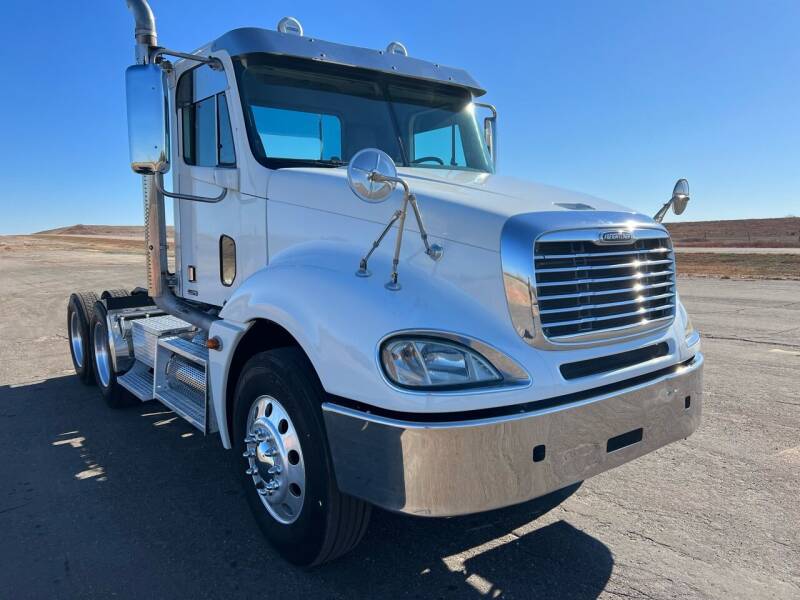 2009 Freightliner Columbia for sale at Money Trucks Inc in Hill City KS
