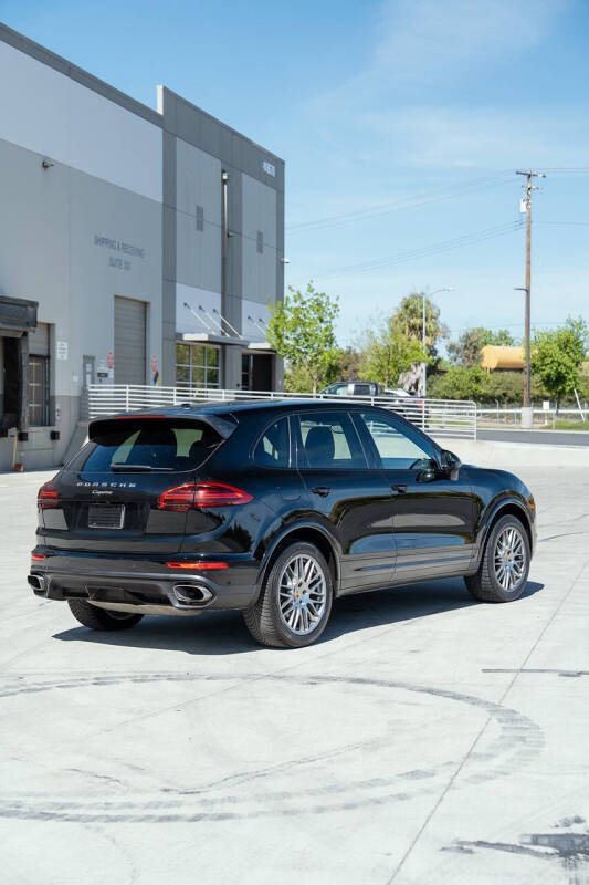 2017 Porsche Cayenne Platinum Edition