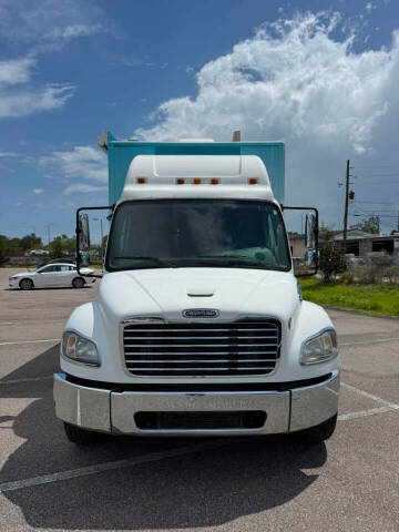 2010 Freightliner M2 106