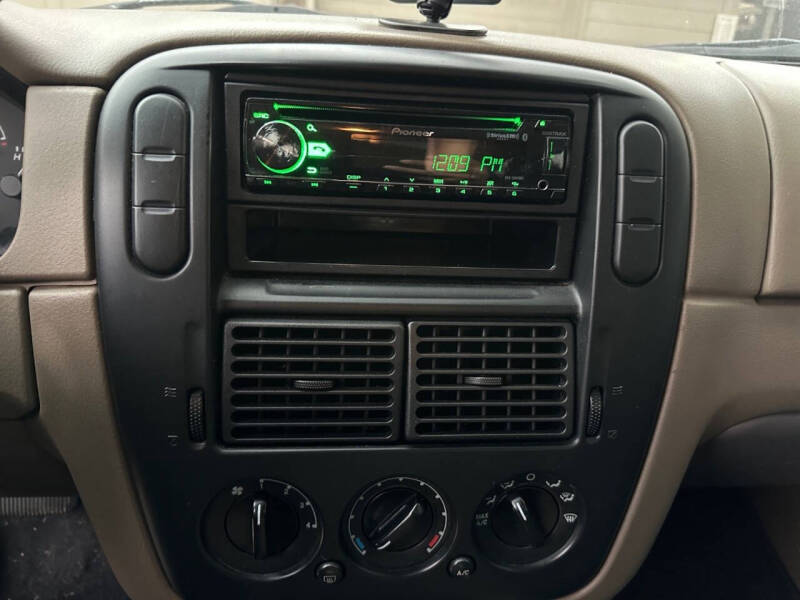 2002 Ford Explorer XLS