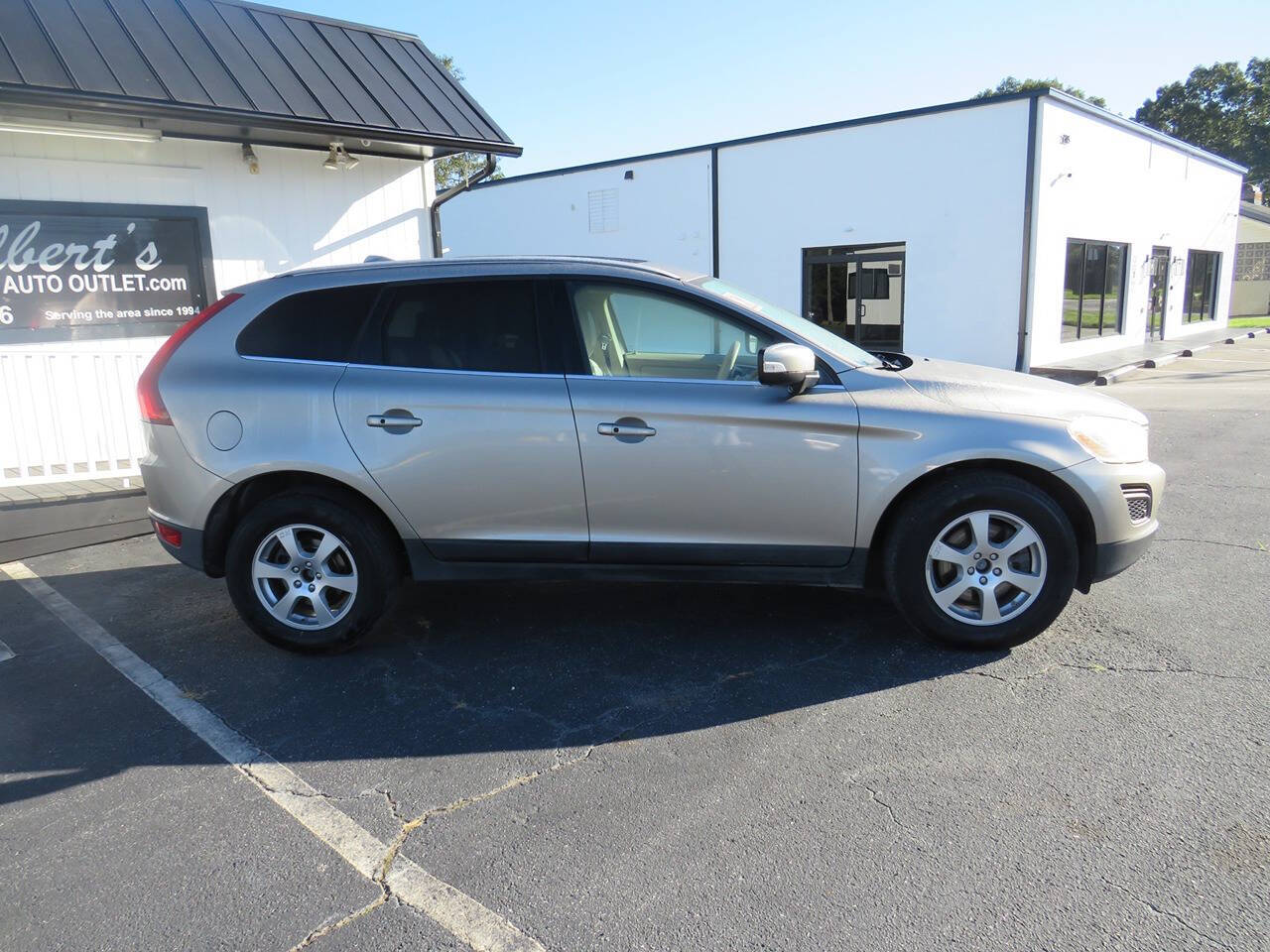 2011 Volvo XC60 for sale at Colbert's Auto Outlet in Hickory, NC