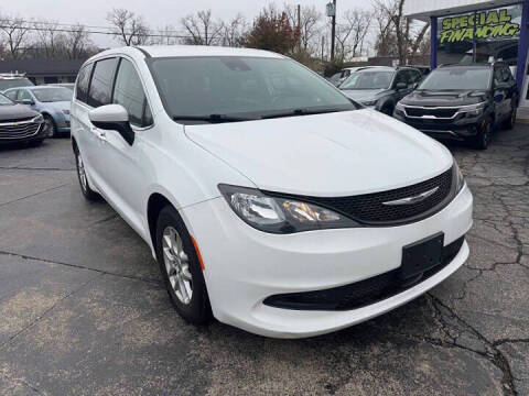 2023 Chrysler Voyager LX