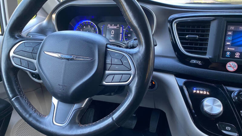 2020 Chrysler Pacifica Touring L photo 36