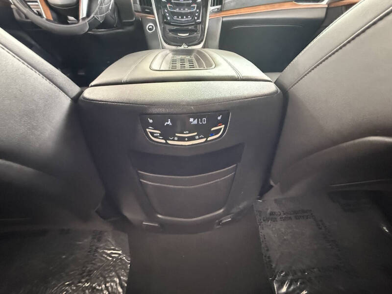 2017 Cadillac Escalade ESV Luxury