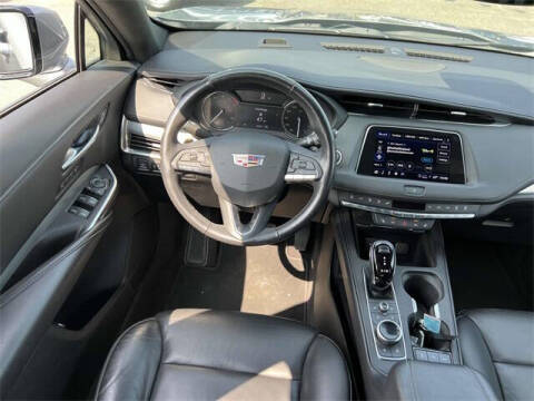 2023 Cadillac XT4 Premium Luxury