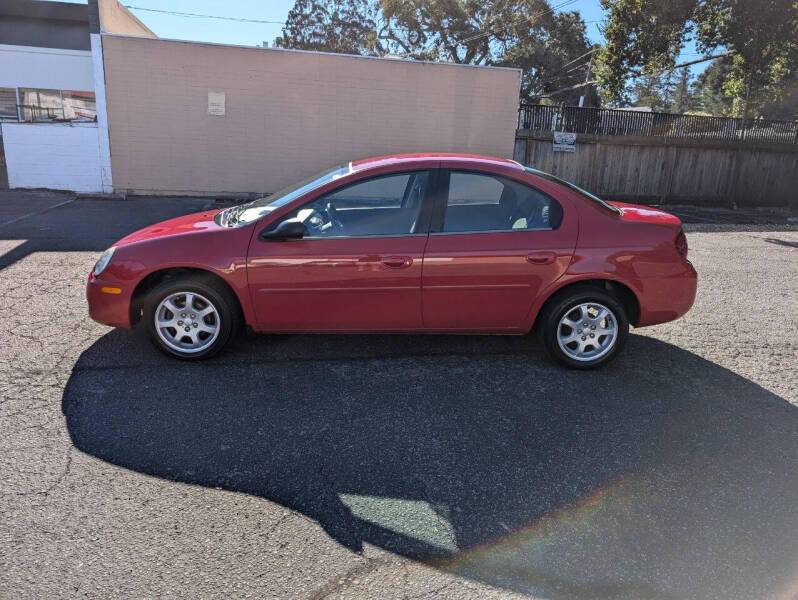 2005 Dodge Neon SXT photo 3