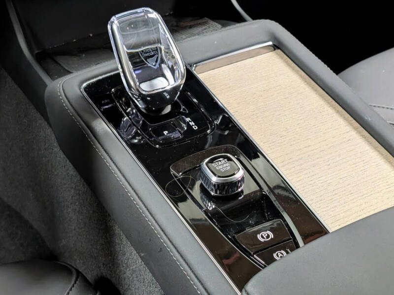 2025 Volvo XC90 B5 Plus Bright Theme 7P