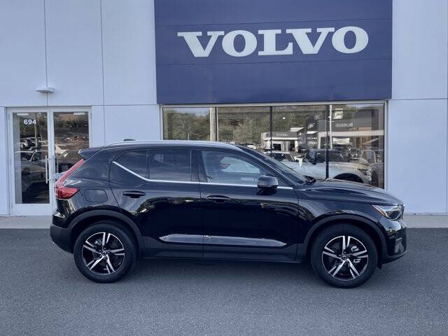 2025 Volvo XC40 B5 Core Bright Theme