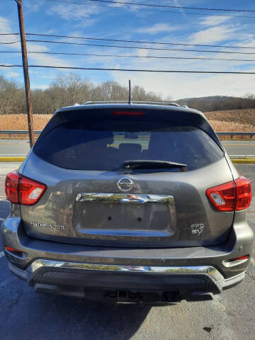 2017 Nissan Pathfinder SV