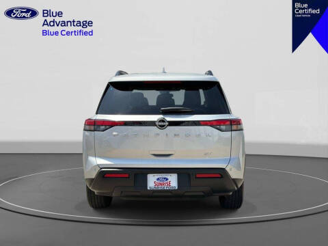 2024 Nissan Pathfinder SV