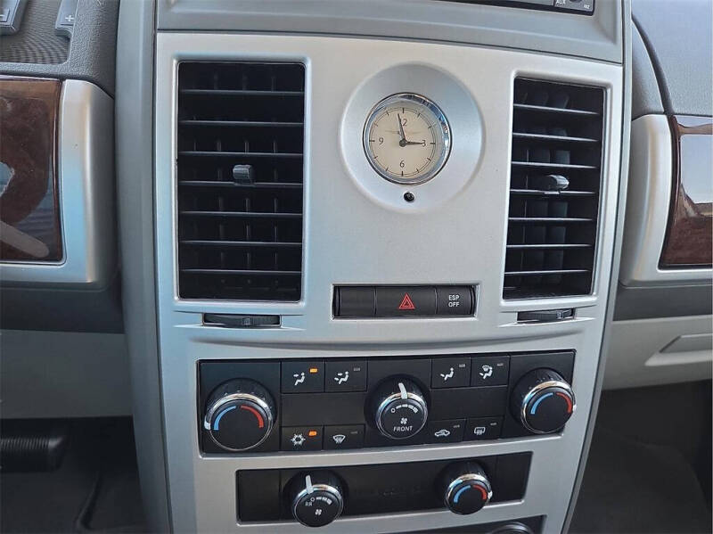 2010 Chrysler Town and Country Touring