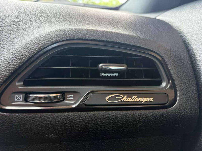 2021 Dodge Challenger SXT