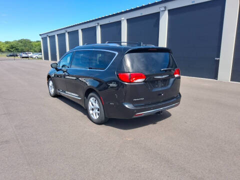 2017 Chrysler Pacifica Touring-L Plus