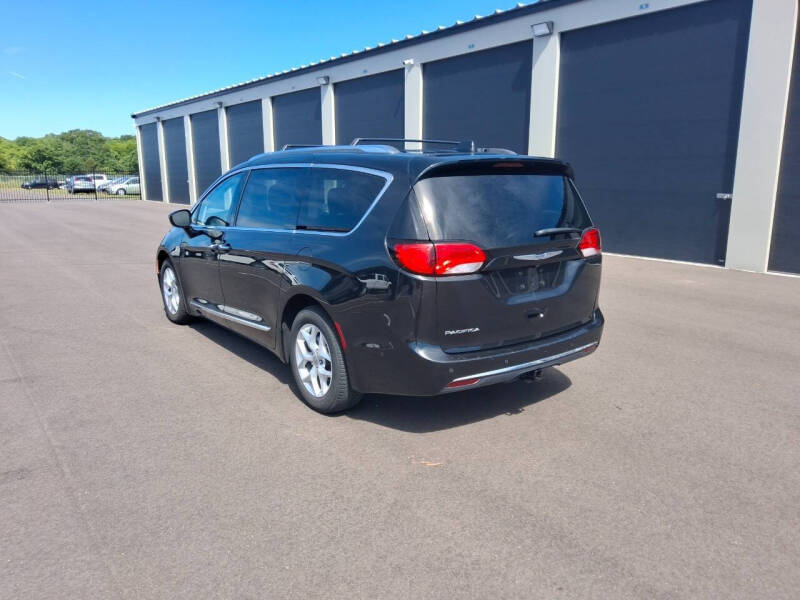 2017 Chrysler Pacifica Touring-L Plus