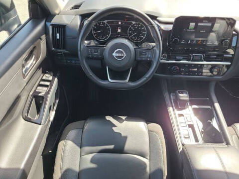 2024 Nissan Pathfinder SL