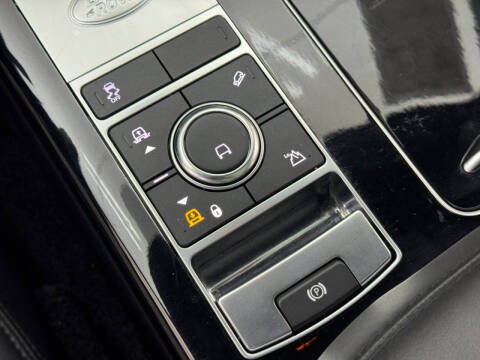 2021 Land Rover Range Rover P525 HSE Westminster Edition