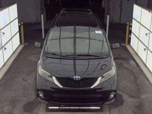 2015 Toyota Sienna SE Premium 8-Passenger
