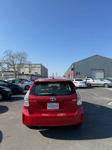 2012 Toyota Prius v Three