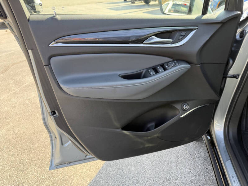 2023 Buick Enclave Essence