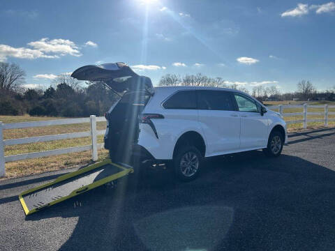 2025 Toyota Sienna LE 8-Passenger
