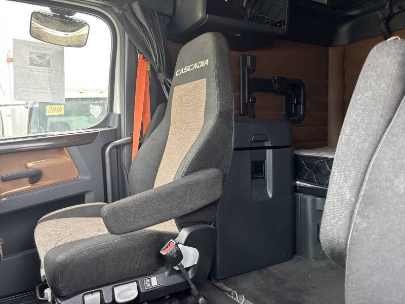 2020 Freightliner Cascadia