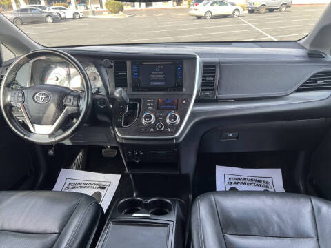 2016 Toyota Sienna SE Premium 8-Passenger