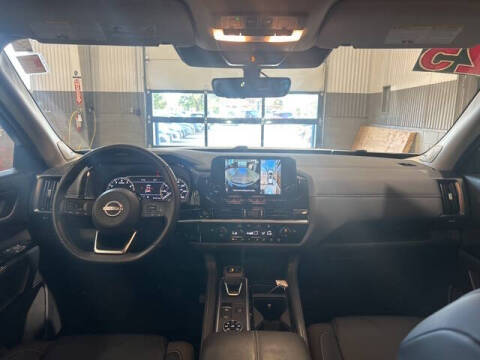 2025 Nissan Pathfinder SL