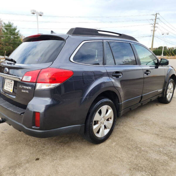 2011 Subaru Outback 3.6R Limited photo 9