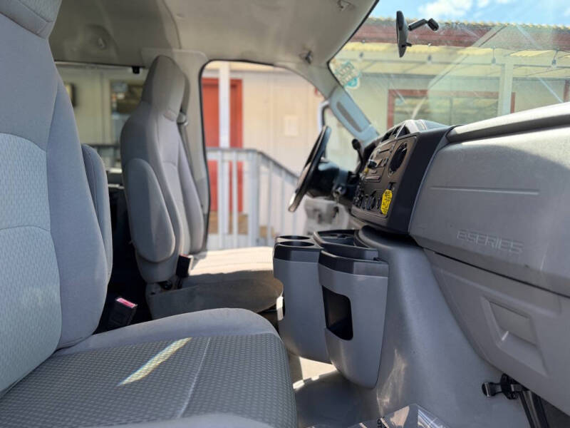 2010 Ford E-Series E-350 SD XL
