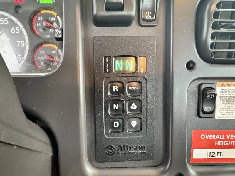 2017 Freightliner M2 106