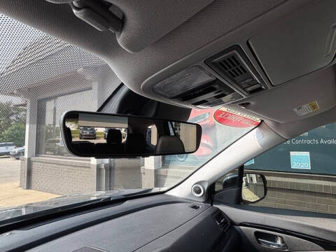 2021 Honda Pilot Touring w/Rear Captain's Chairs