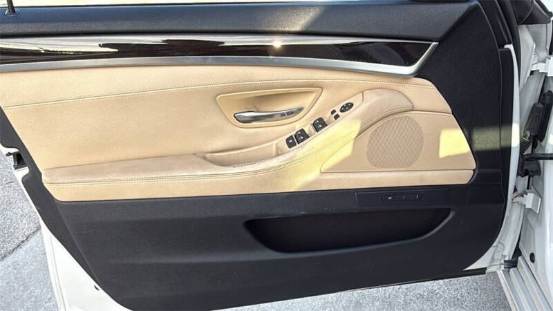 2016 BMW 5 Series 528i