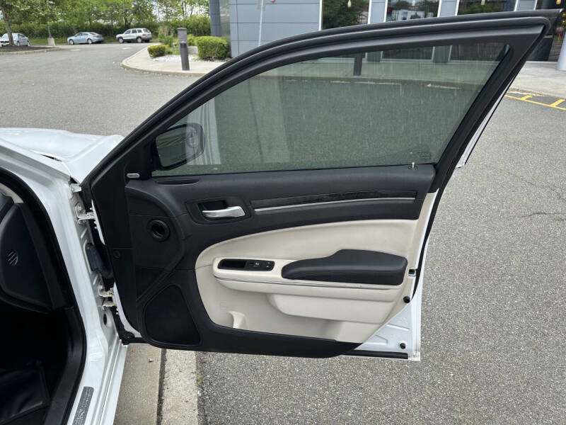 2016 Chrysler 300 C
