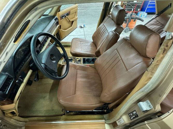 1985 Mercedes-Benz 300-Class